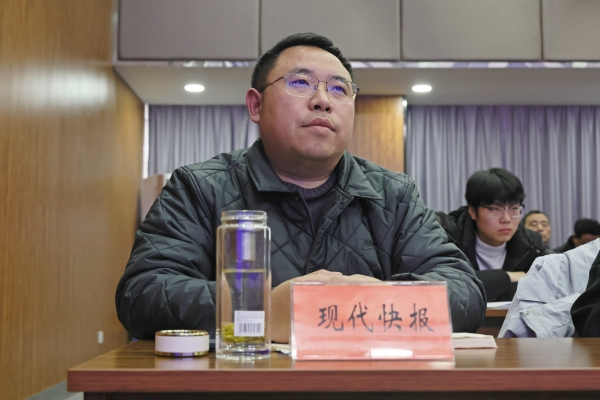 现代快报记者_副本.jpg